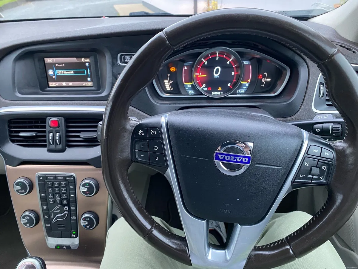 Volvo V40 Cross Country - Image 4