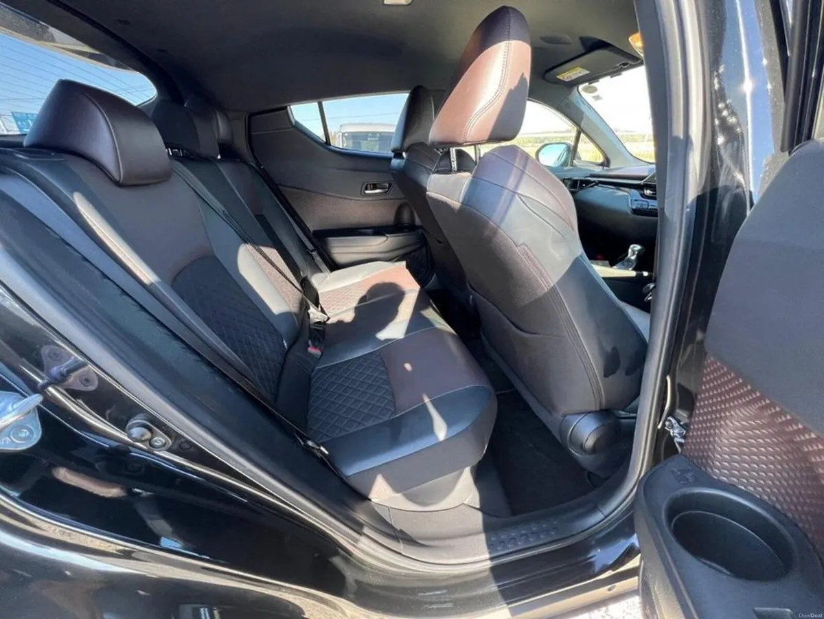 Toyota C-HR 172 G Half Leather - Image 2