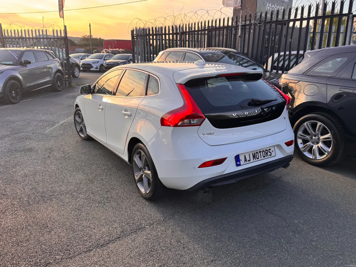 VOLVO V40 1.6 AUTOMATIC - Image 4