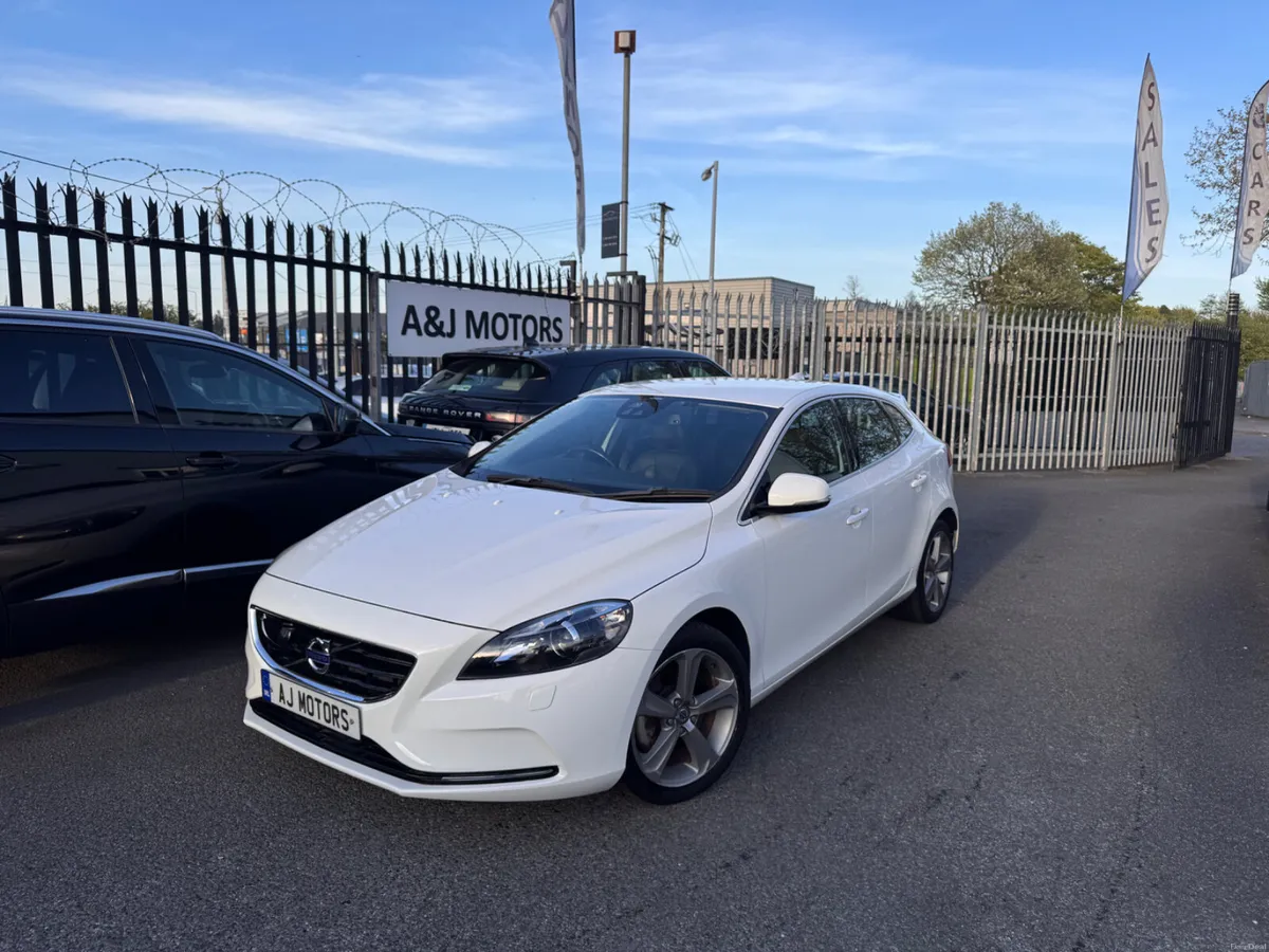 VOLVO V40 1.6 AUTOMATIC - Image 1