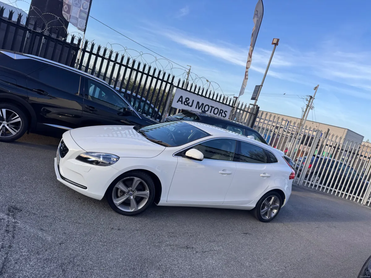 VOLVO V40 1.6 AUTOMATIC - Image 2