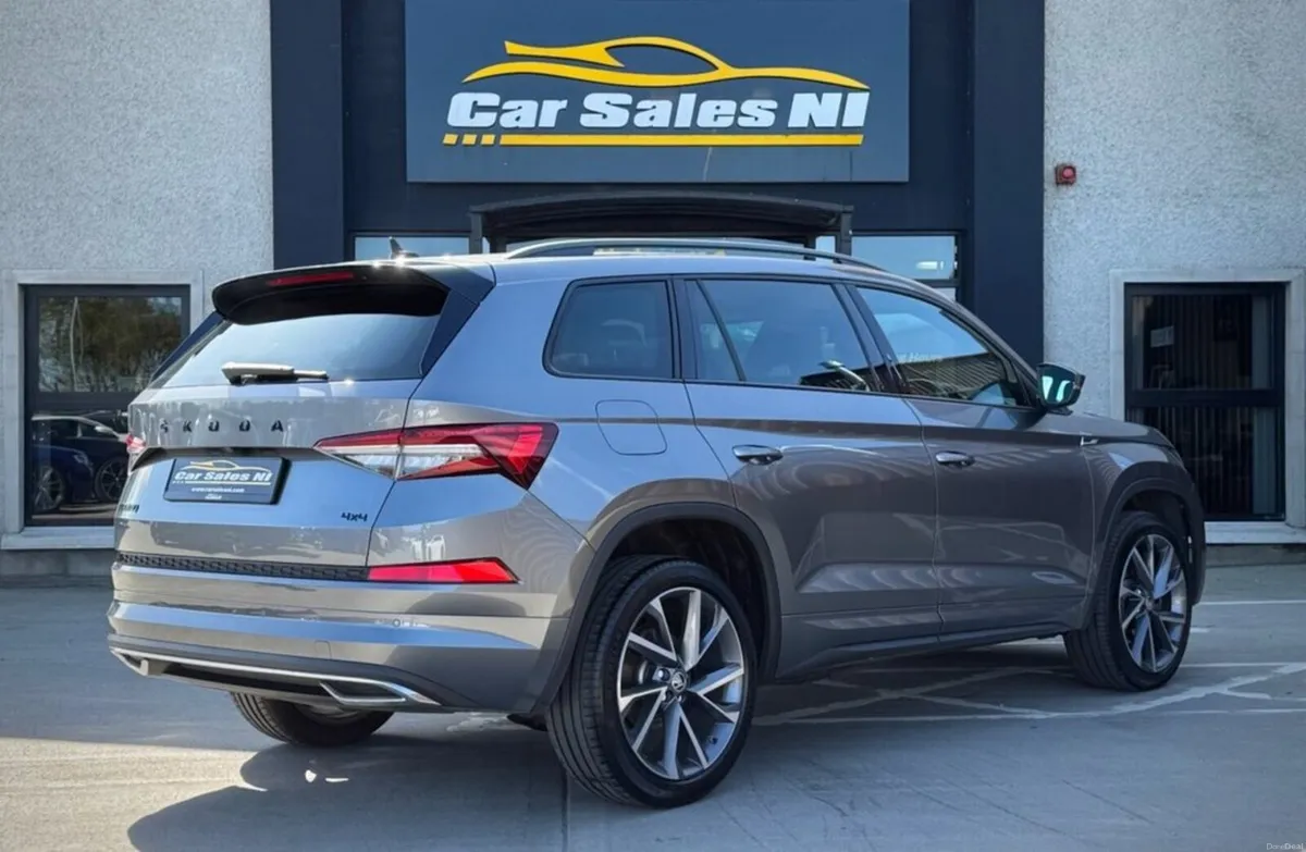 2.0 TDI SportLine SUV 5dr Diesel DSG 4WD Euro 6 (s - Image 4