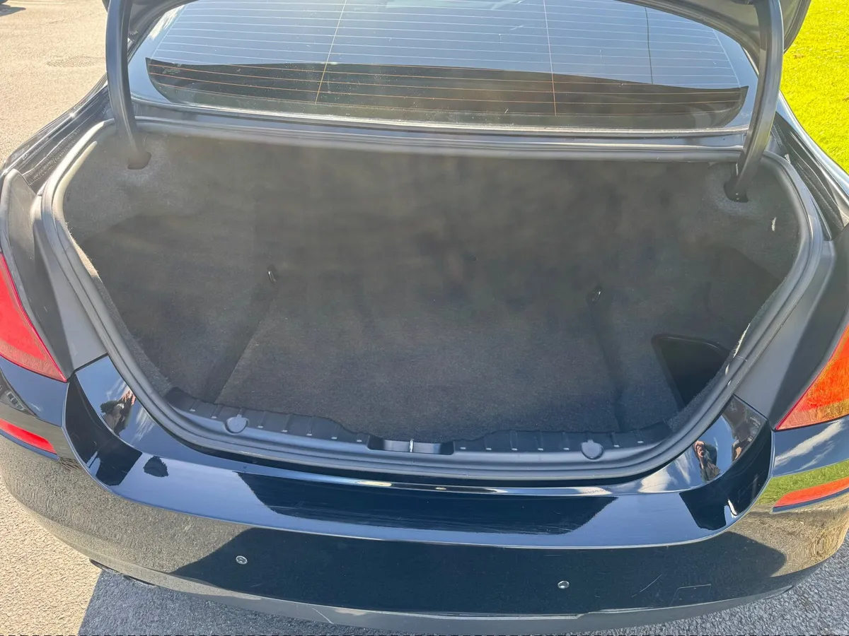 BMW 5-Series 2011 - Image 3