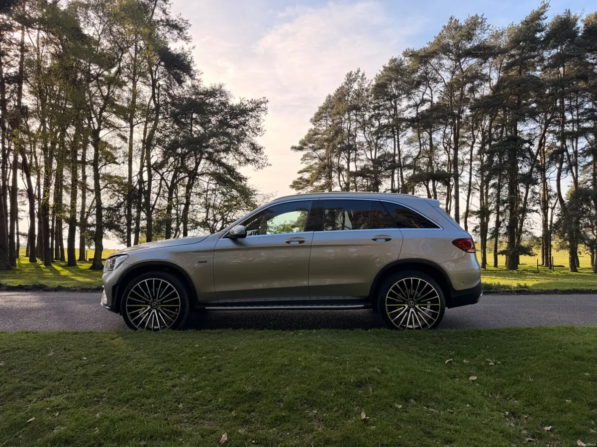 Mercedes-Benz GLC 2021 300d 4 Matic - Image 4