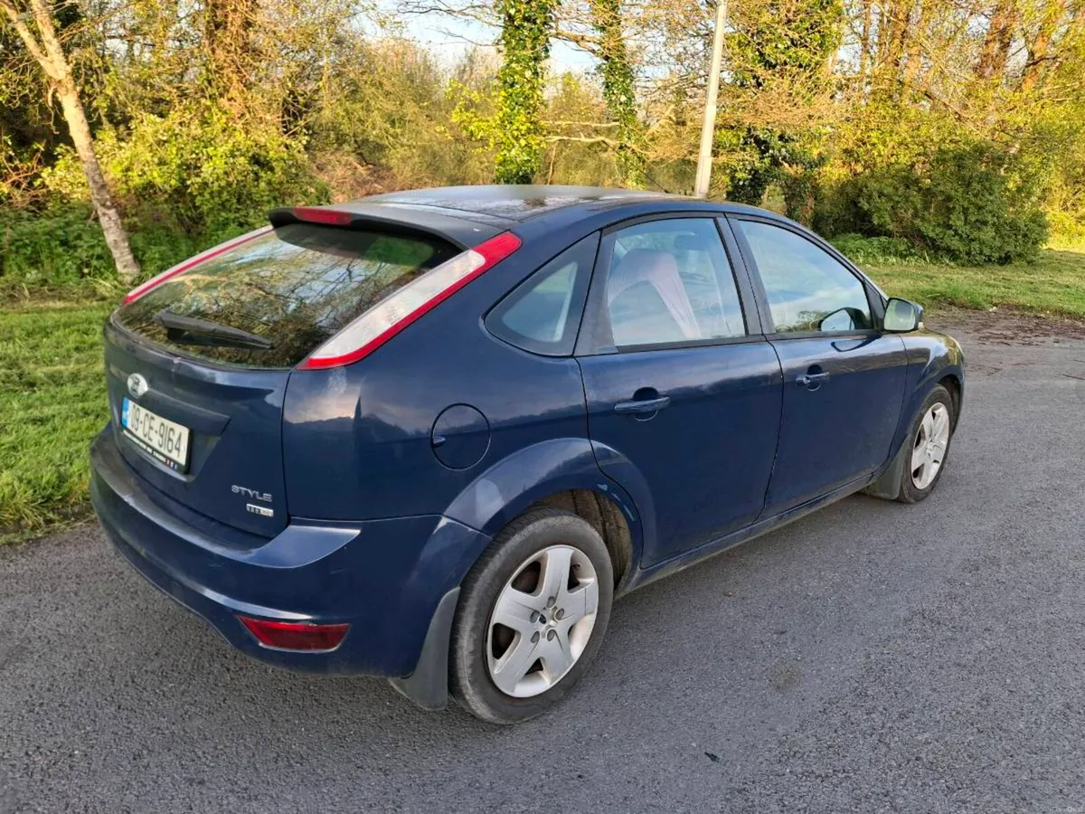 2009 Ford Focus - Image 2