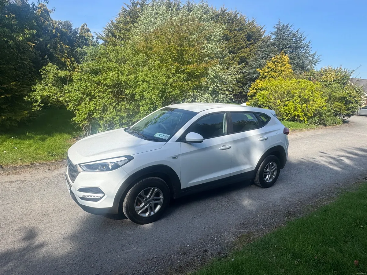 17 Hyundai Tucson 1.7 CRDI PREMIUM - Image 4