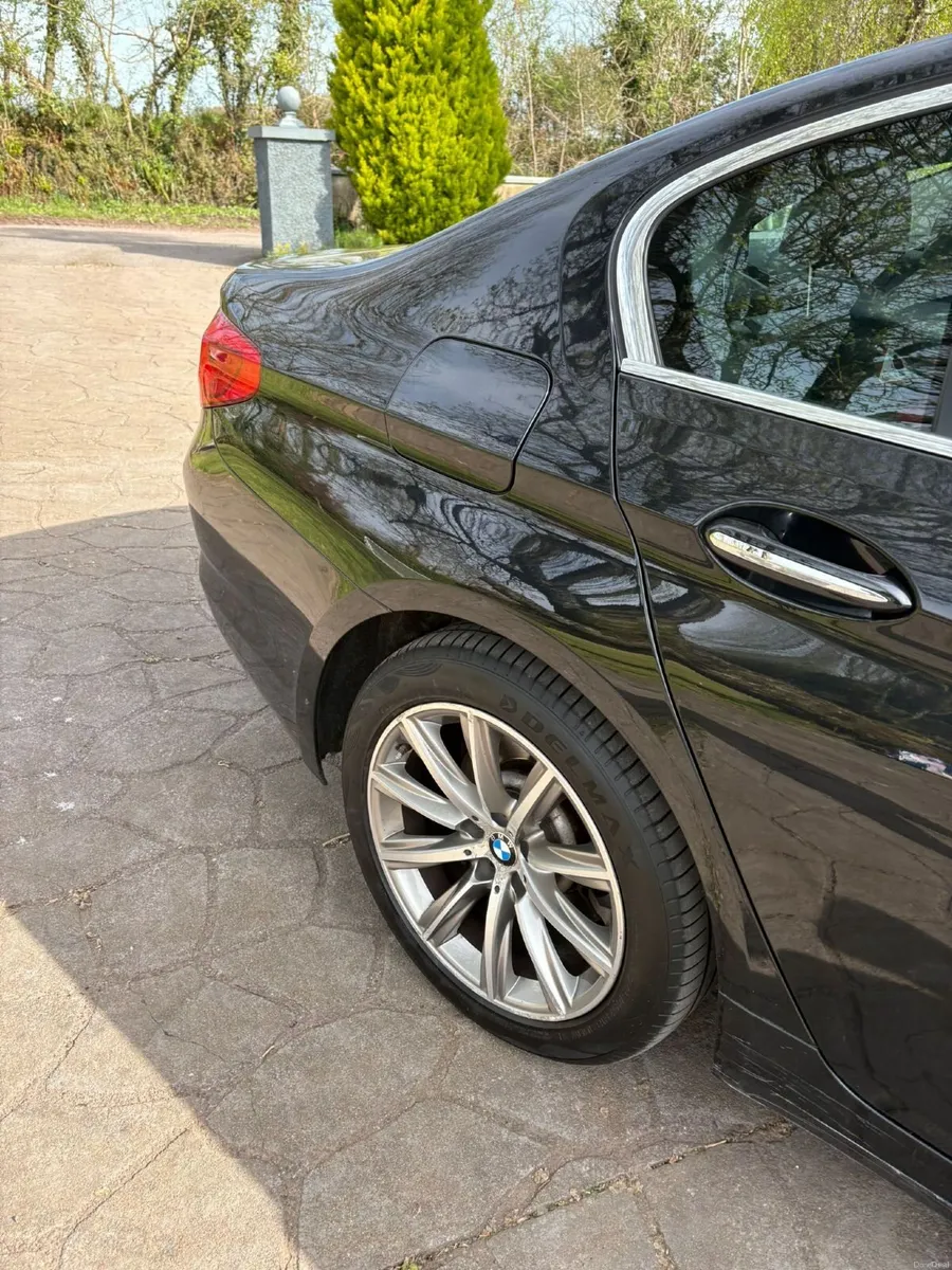 BMW 5-Series 2017 - Image 2