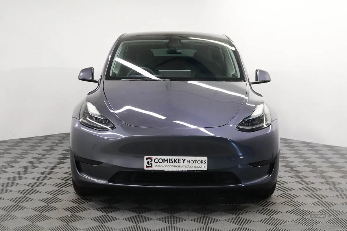 Tesla Model Y HATCHBACK - Image 2