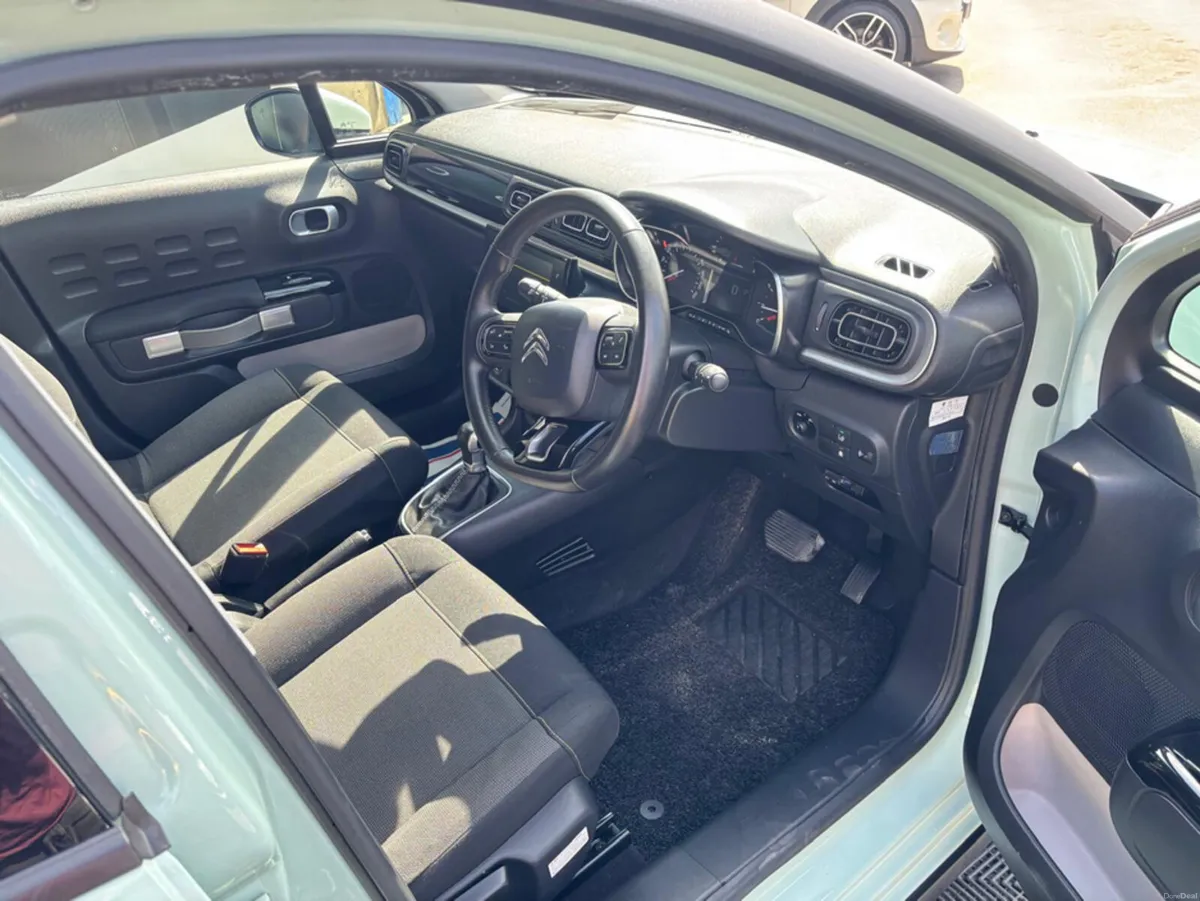 Citroen C3 Citroen C3 1.2 Petrol, auto, alloys, lo - Image 4