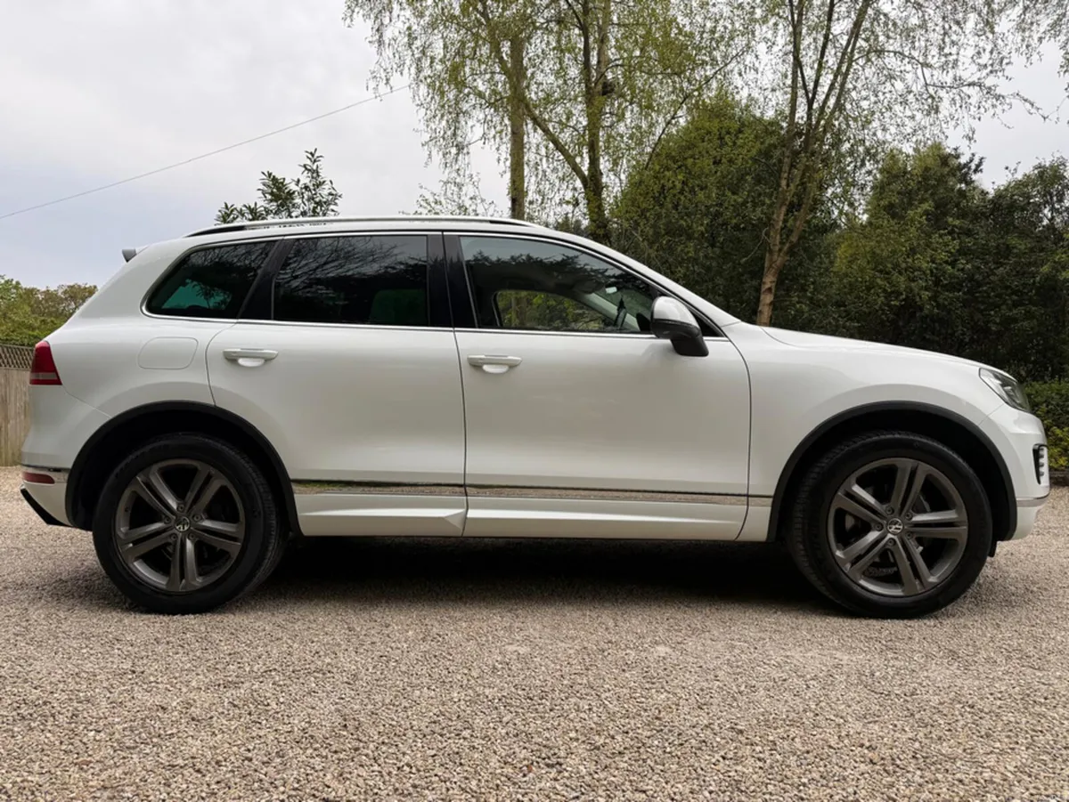 Volkswagen Touareg 5 Seat N1 R Line 3.0 TDI 262bhp - Image 3