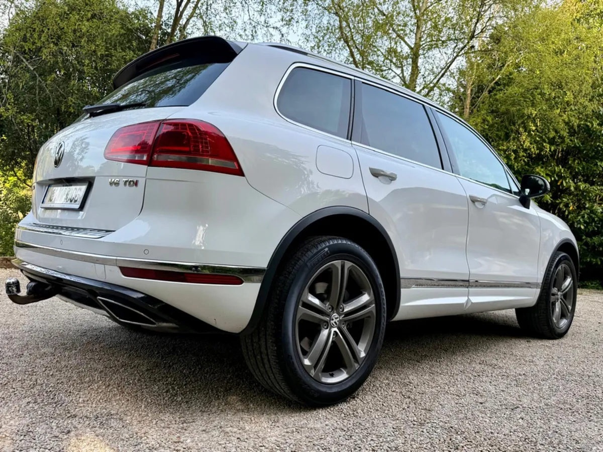Volkswagen Touareg 5 Seat N1 R Line 3.0 TDI 262bhp - Image 4