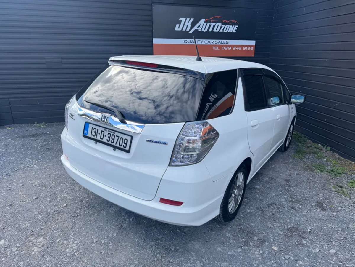 Honda Fit SHUTTLE  HYBRID AUTO - Image 4