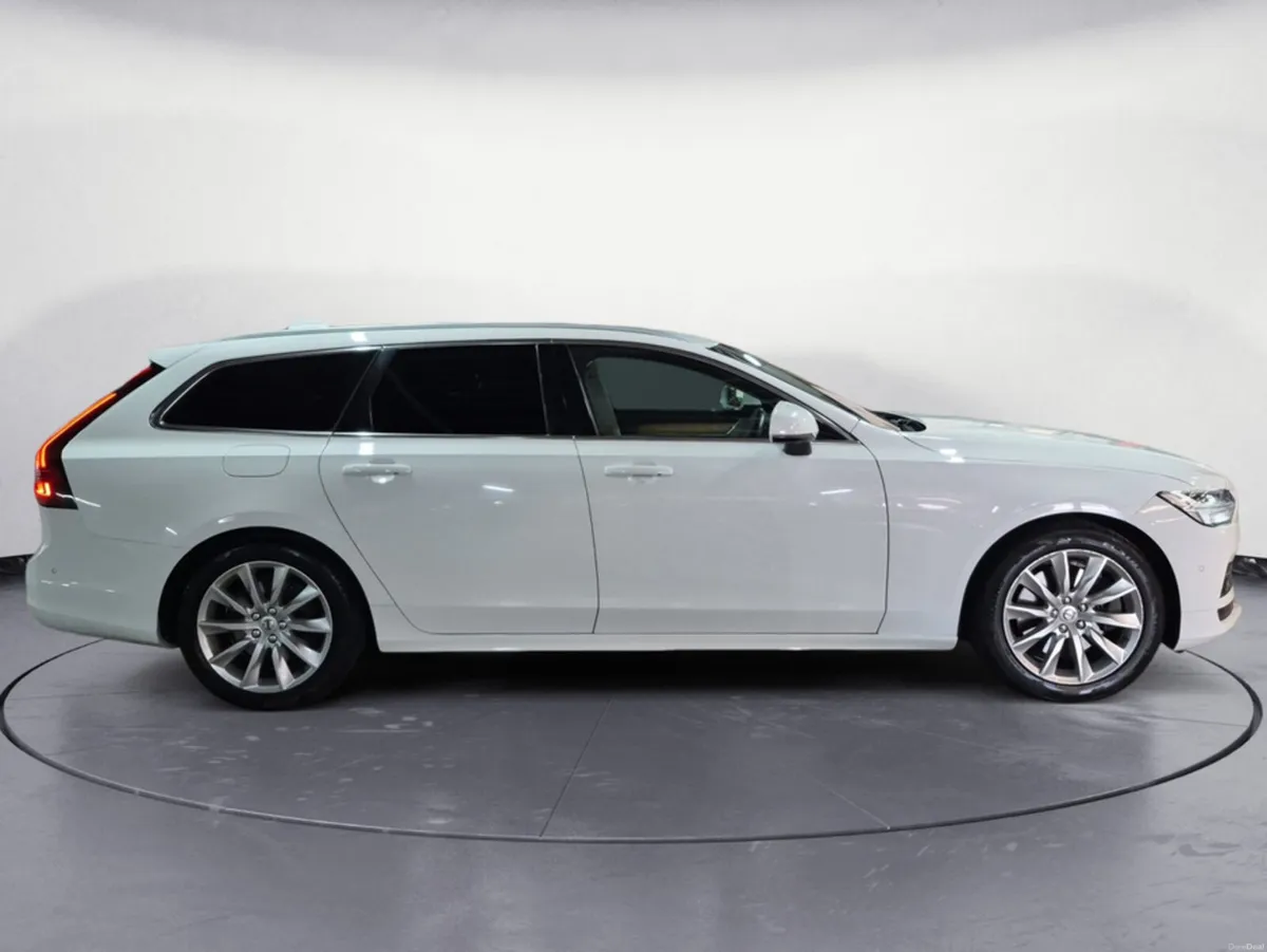 Volvo V90 B4 MOMENTUM AT 5DR AUTO - Image 4