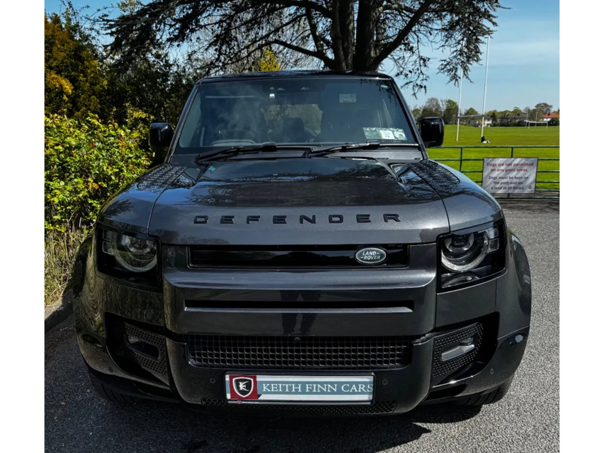 Land Rover Defender 110 X-DYNAMIC HSE PHE - Image 3
