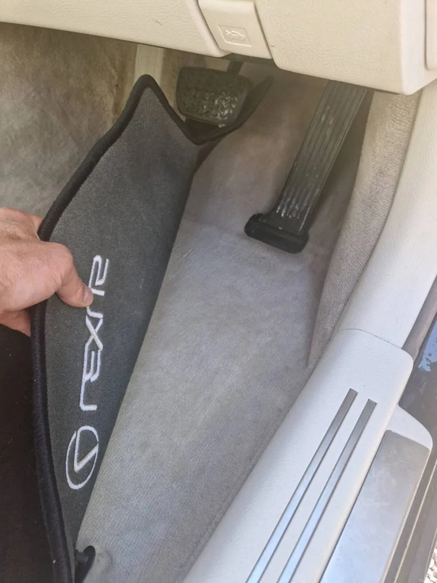 Lexus ls600h - Image 2