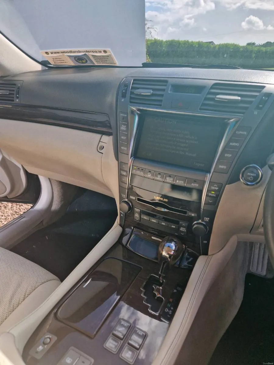 Lexus ls600h - Image 4