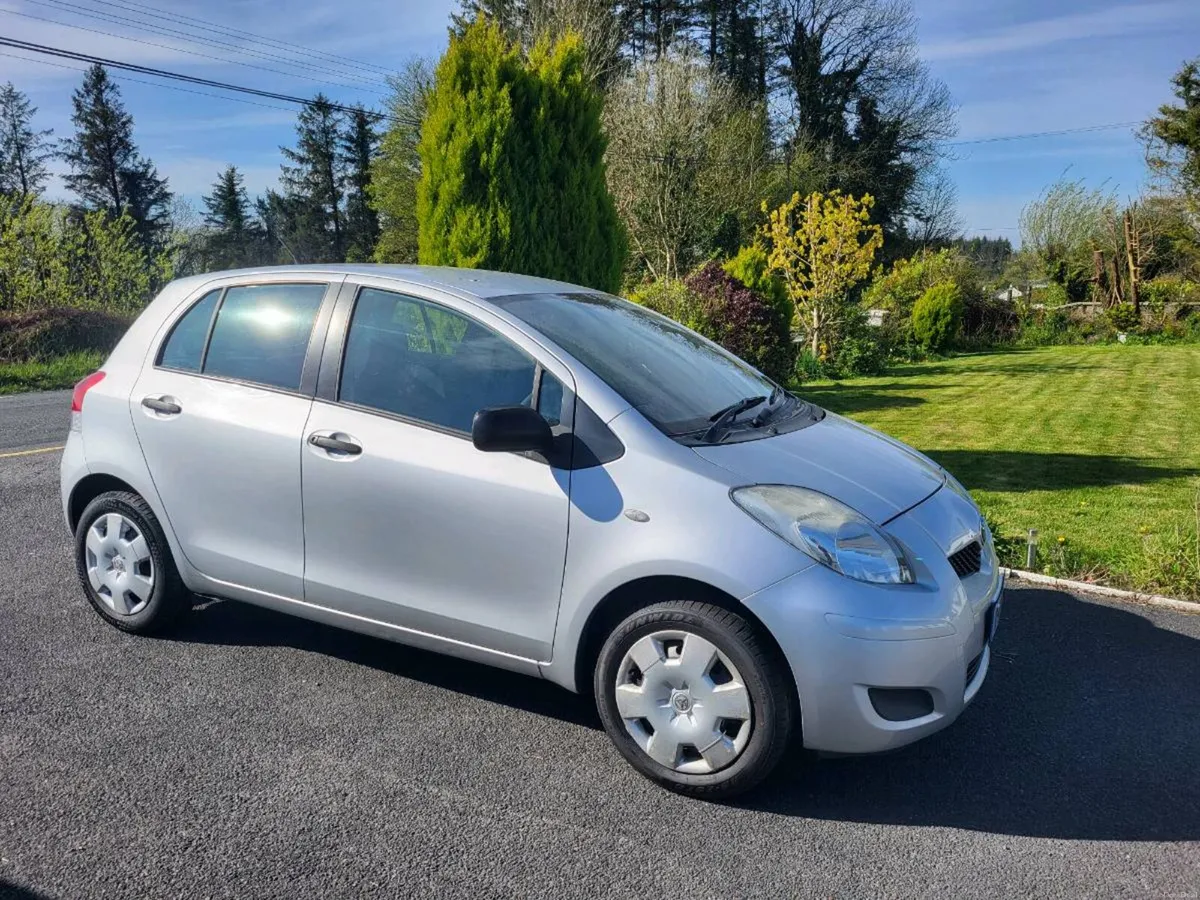 Toyota yaris *low kms* - Image 1