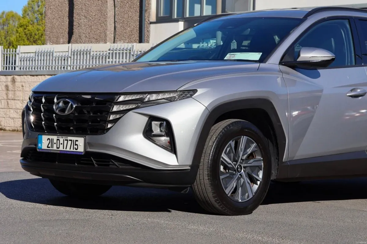 Hyundai Tucson 2WD Executive HEV Auto - Image 3