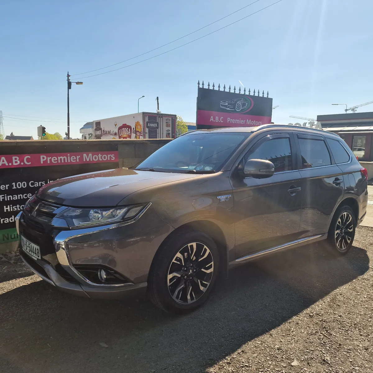 Mitsubishi Outlander 2016 PHEV 2.0L MIVEC 4WD - Image 3