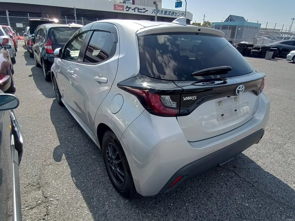 2020 Toyota Yaris Hybrid - Image 4