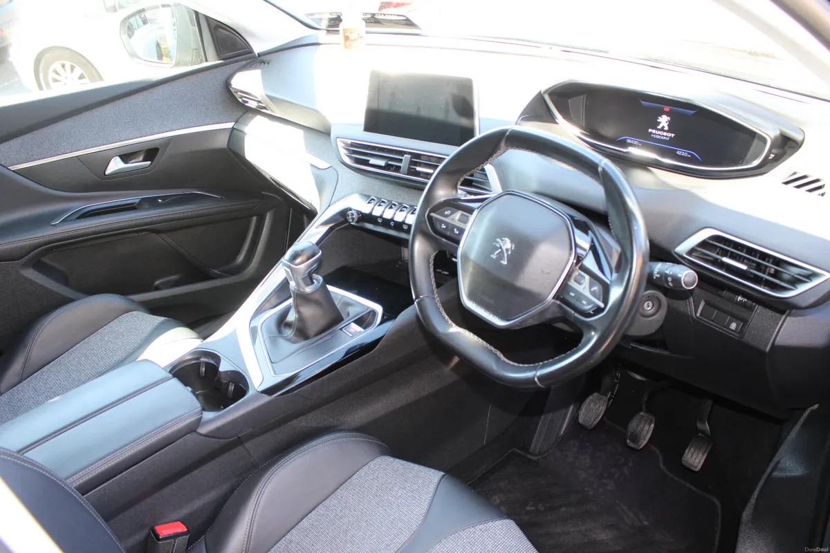 5008 -1.2L - PETROL - 7SEAT - 130BHP - 2028 NCT - Image 6