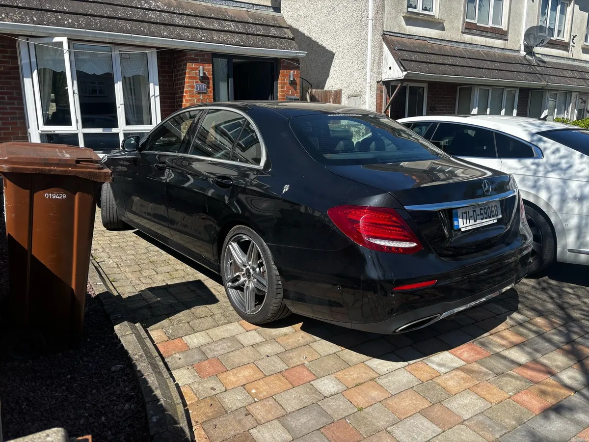 Mercedes e350 e hybrid premium amg - Image 3
