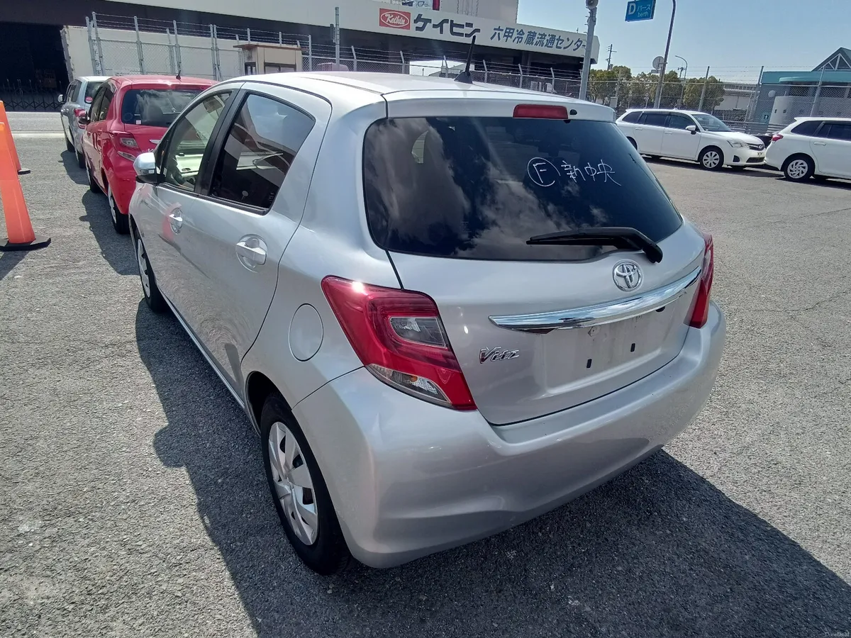 2016 Toyota Yaris Automatic - Image 4