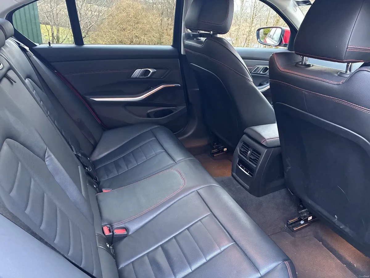 BMW 3-Series July 2020 330e Electric/Petrol Hybrid - Image 4