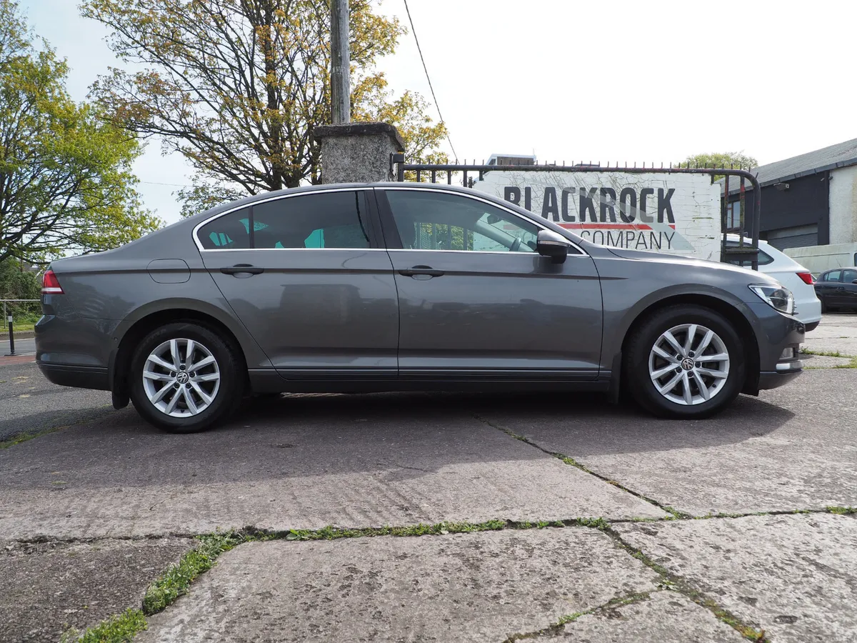 Volkswagen Passat 2017 - Image 2