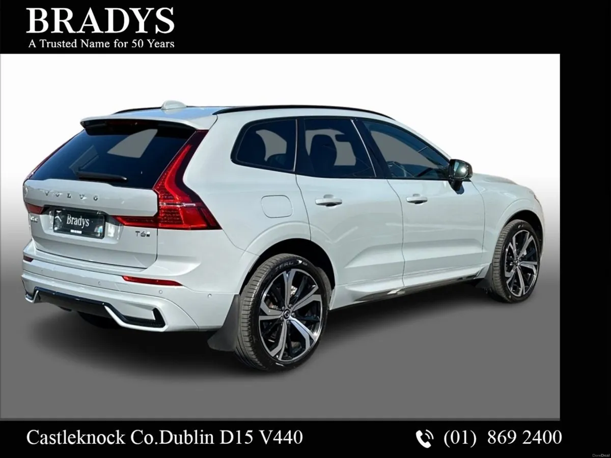 Volvo XC60 T6 Ultra Dark AWD PHEV--Ventilated Napp - Image 3