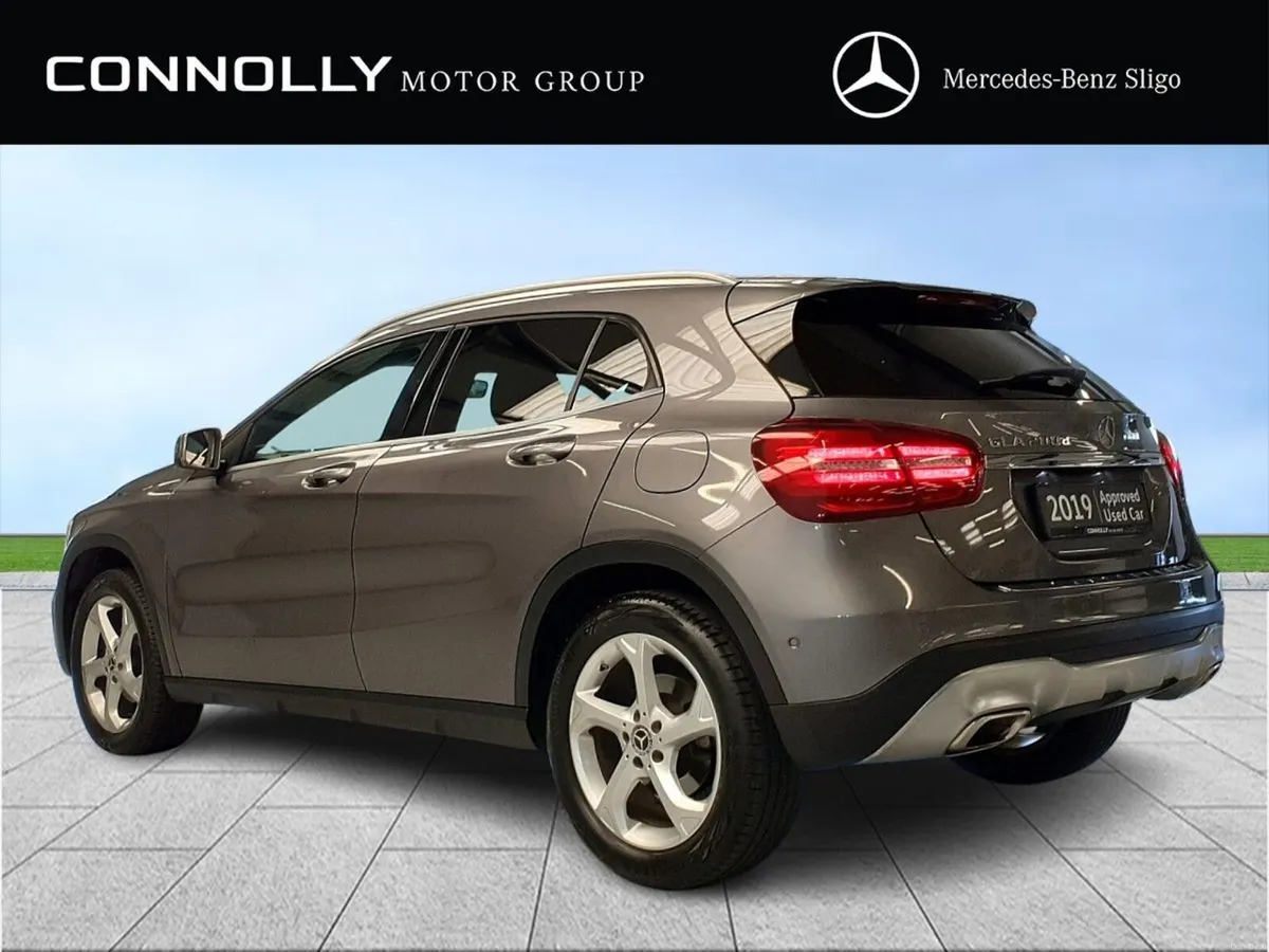 Mercedes-Benz GLA 200 D STYLE w/ Panoramic Sliding - Image 4