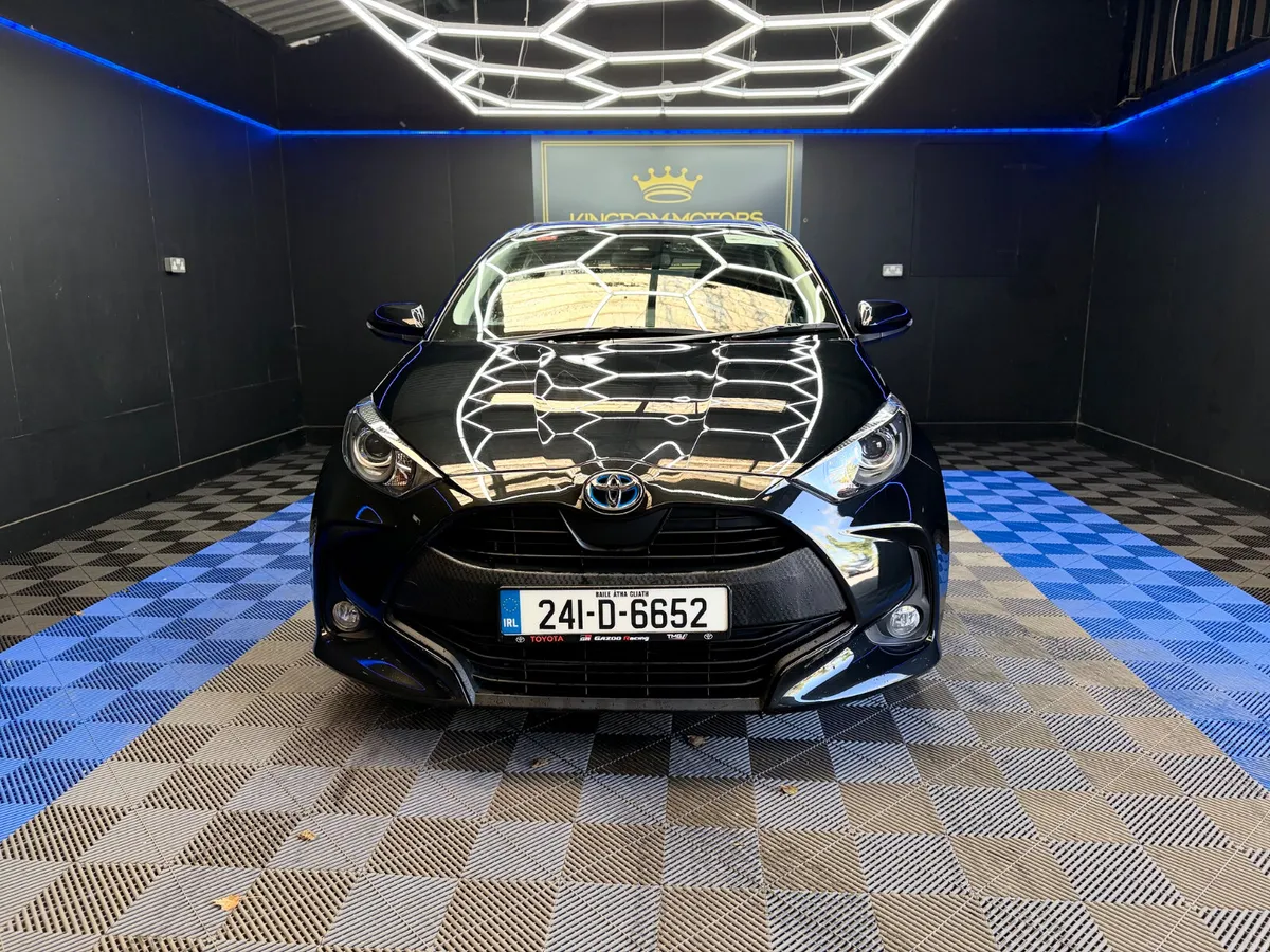 Toyota Yaris 1.5 petrol-hybrid,Automatic - Image 4