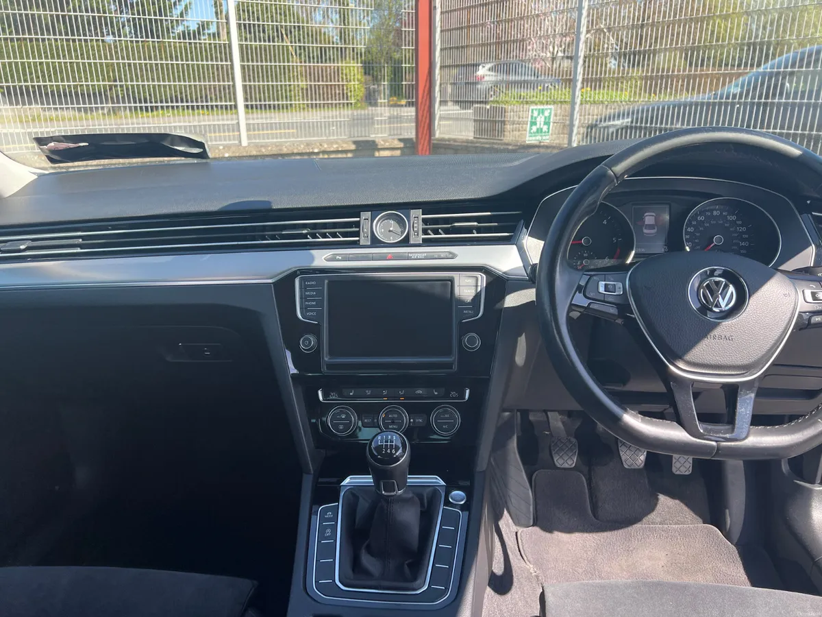 Volkswagen Passat 2016 - Image 5