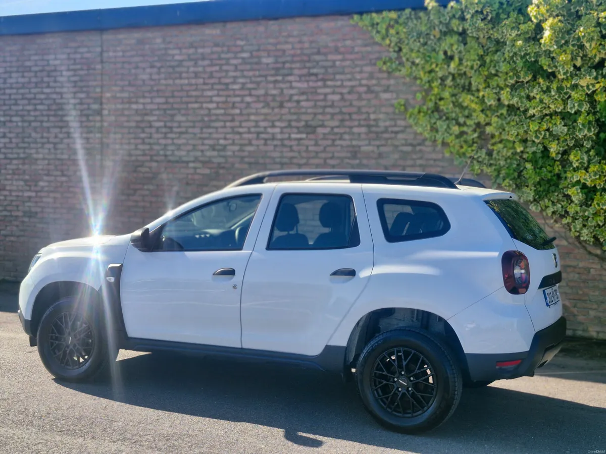 Dacia Duster ESSENTIAL DCI FINANCE AVAILABLE - Image 3