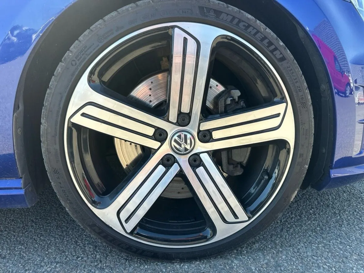 Volkswagen Golf R 2.0TSI 300HP 4MOTION MANUAL - Image 5