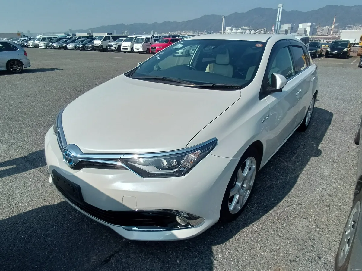 2016 Toyota Auris Hybrid - Image 2