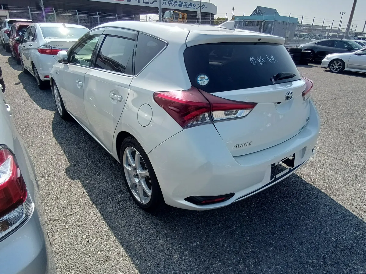 2016 Toyota Auris Hybrid - Image 4