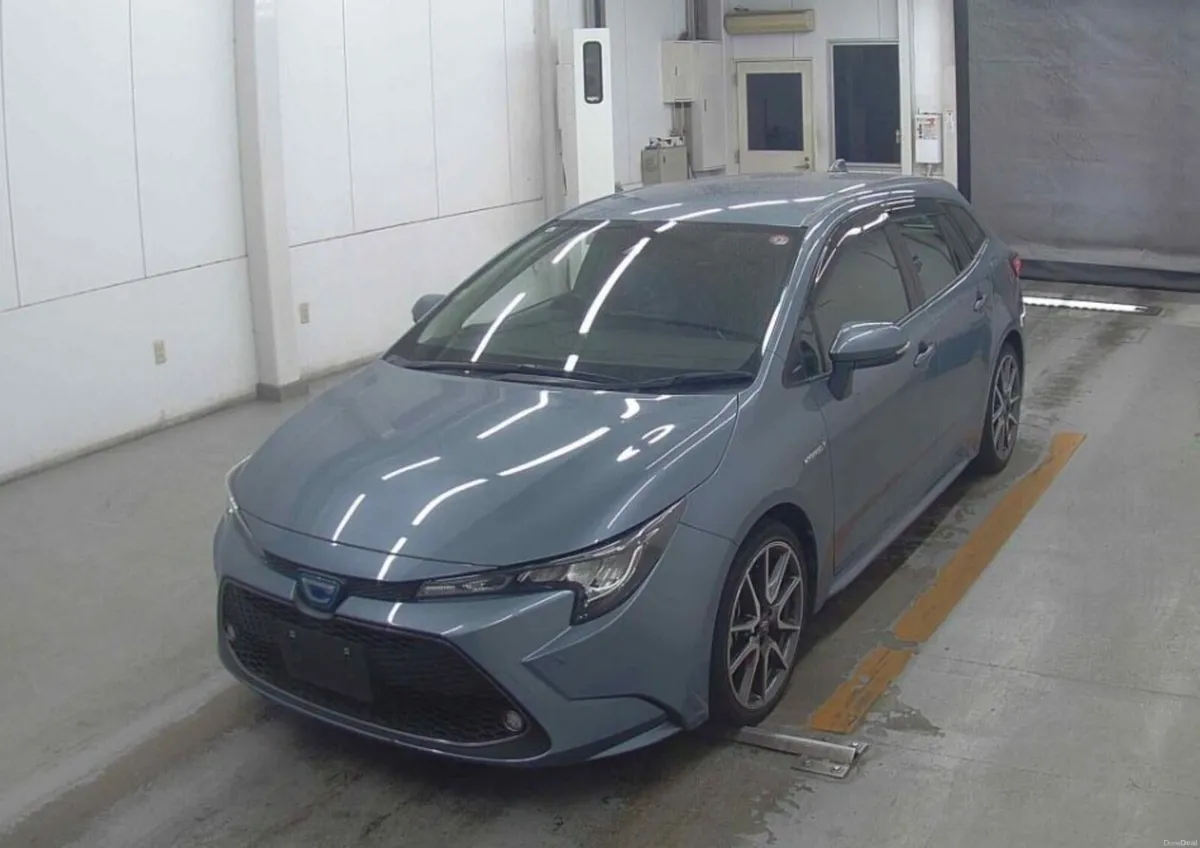 2020 Toyota Corolla Touring Hybrid - Image 6
