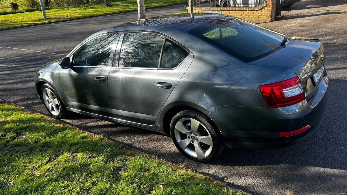 Skoda Octavia 2017 - Image 2