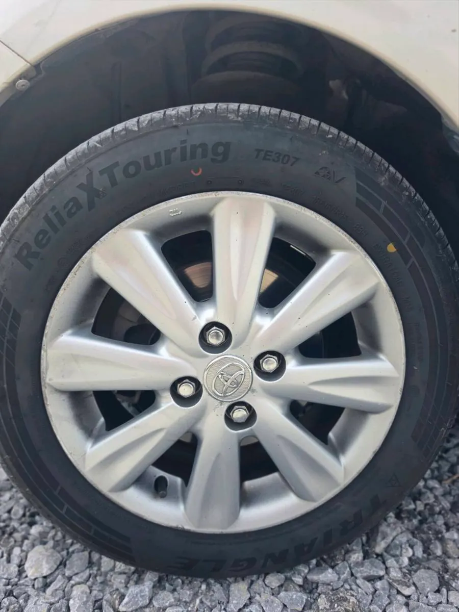 TOYOTA YARIS D-4D SPORT 5DR 3150€ - Image 4