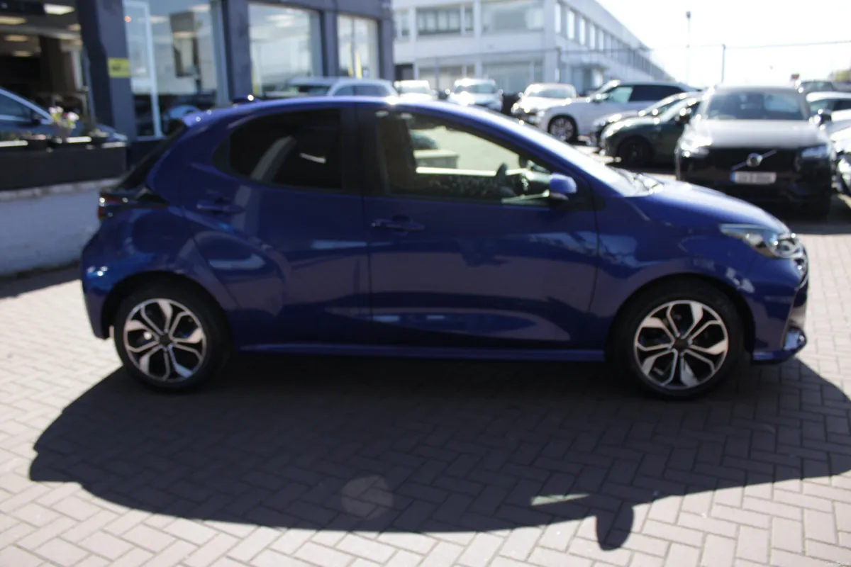 1.5 HYBRID AURA 5 DR HATCHBACK AUTOMATIC - Image 3