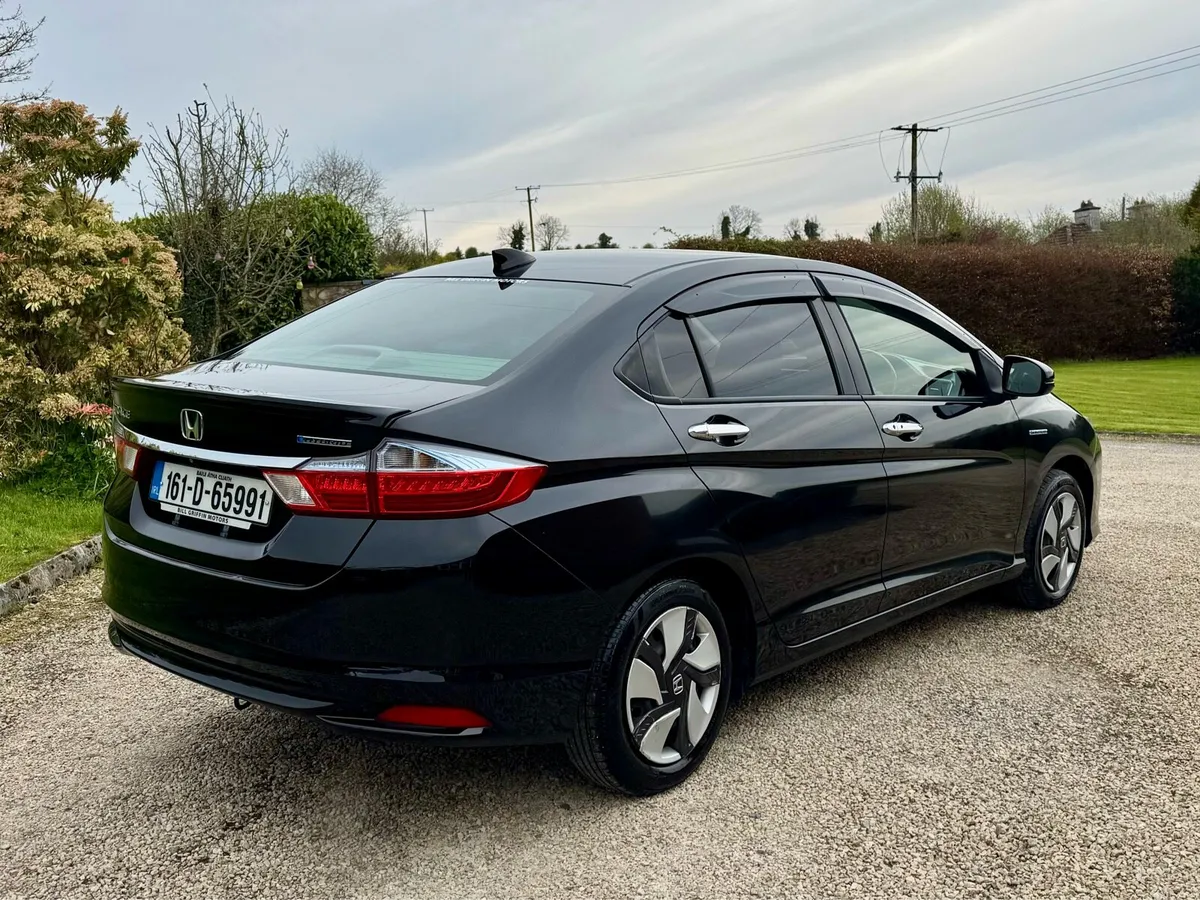 ✅ €8995 - 2016 Honda Grace Automatic Hybrid - Image 2