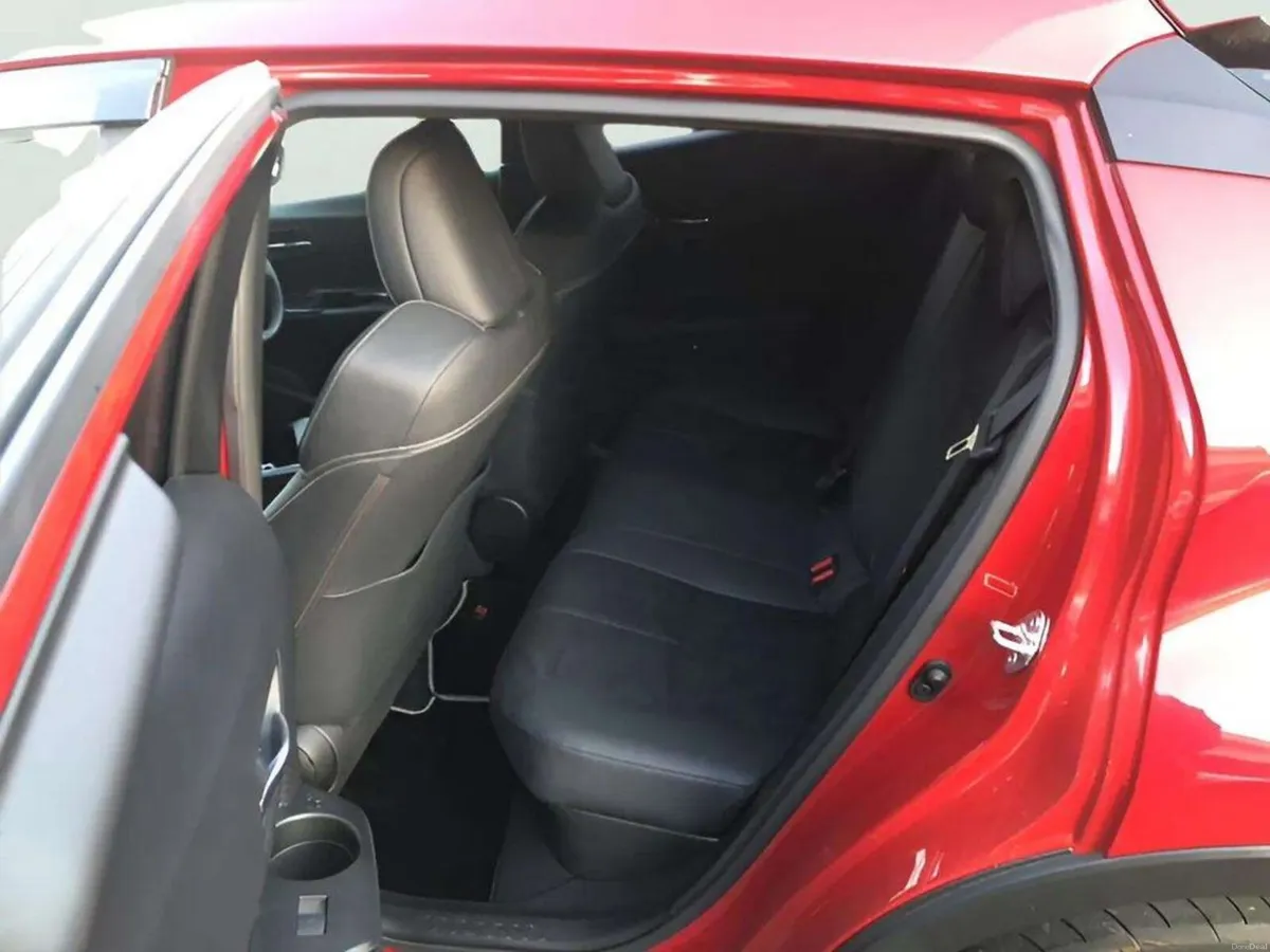 Toyota C-HR 1.8 HYBRID S GR SPORT - Image 4