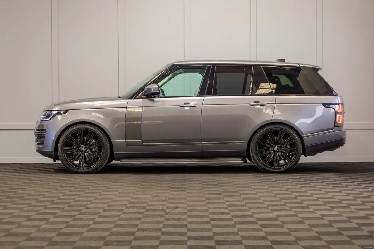 2021 Range Rover Vogue P400e *Pan Roof - Image 3