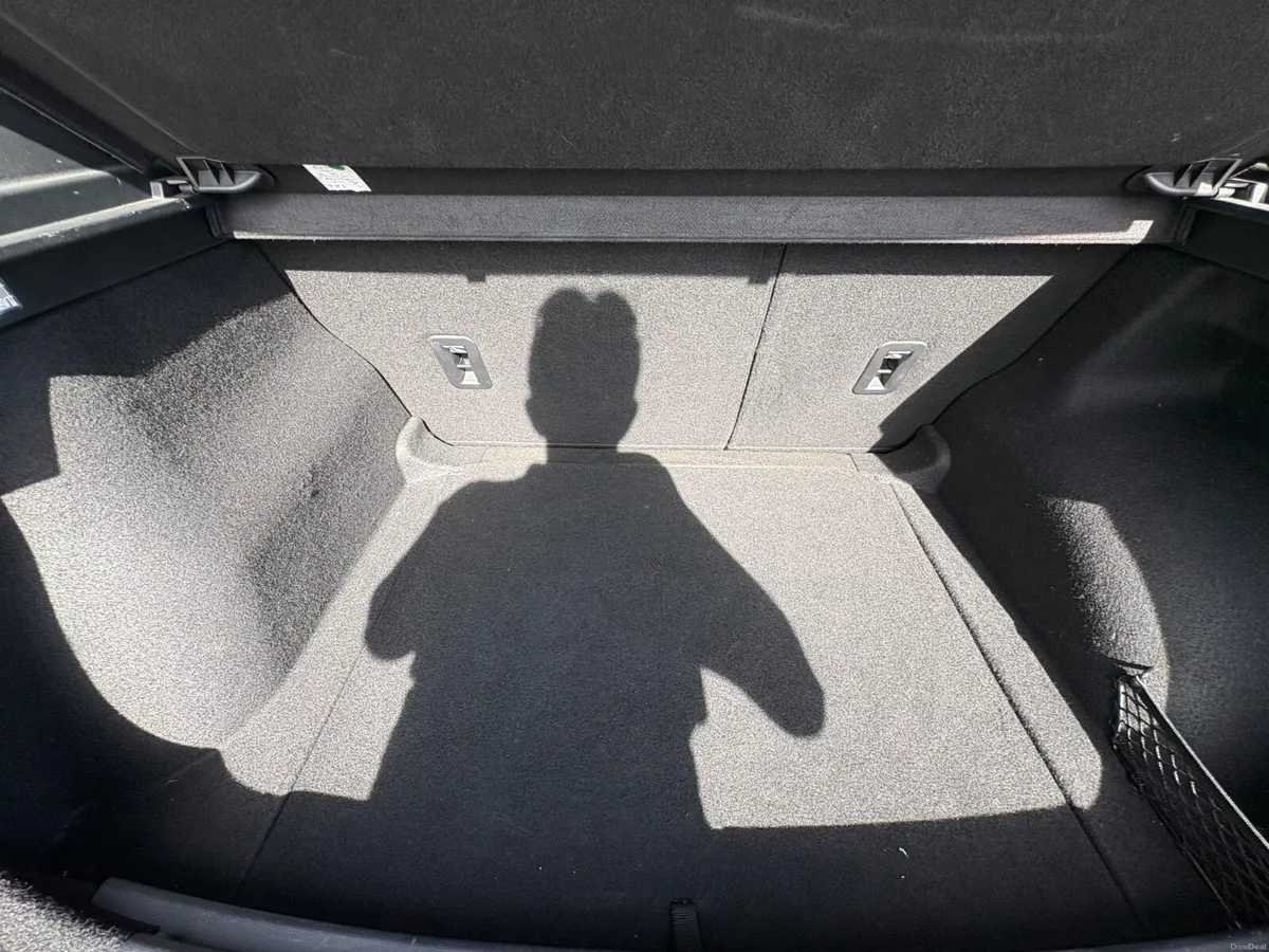 MG MG4 2023 - Image 4