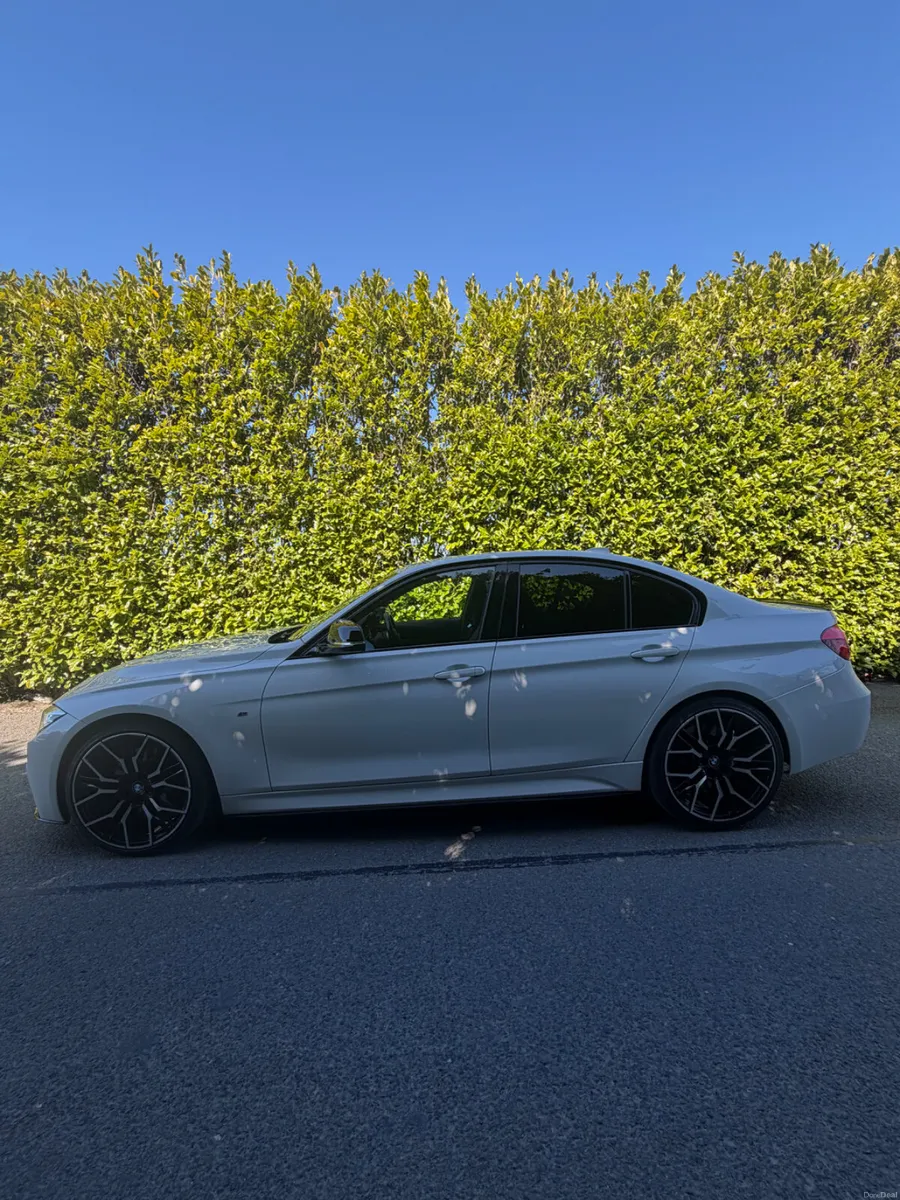 2017 BMW 320d M SPORT SHADOW EDITION - Image 4