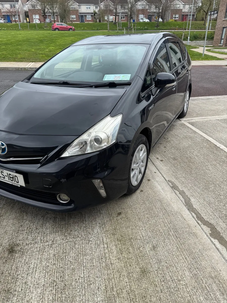 Toyota prius alpha 7 seater - Image 1
