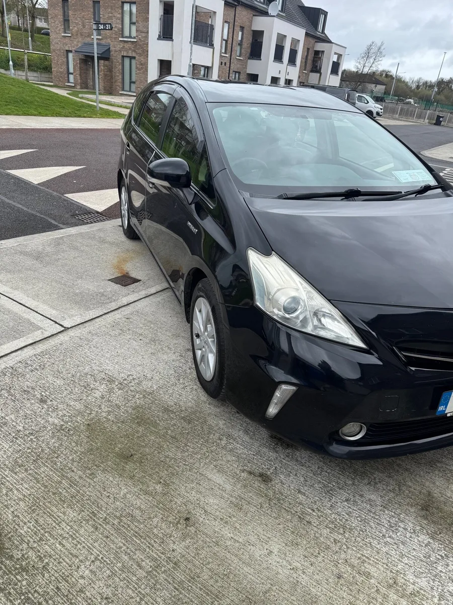 Toyota prius alpha 7 seater - Image 2