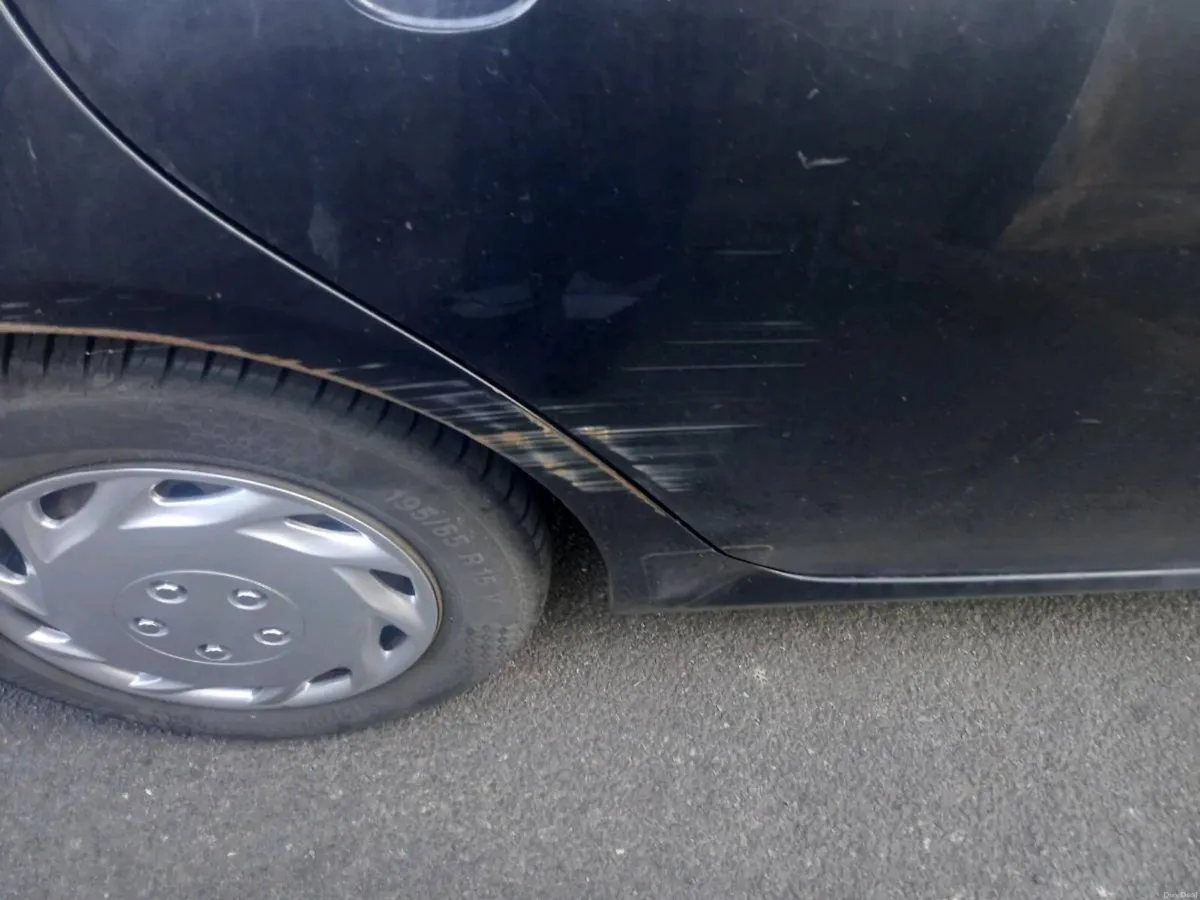 Toyota corolla - Image 3