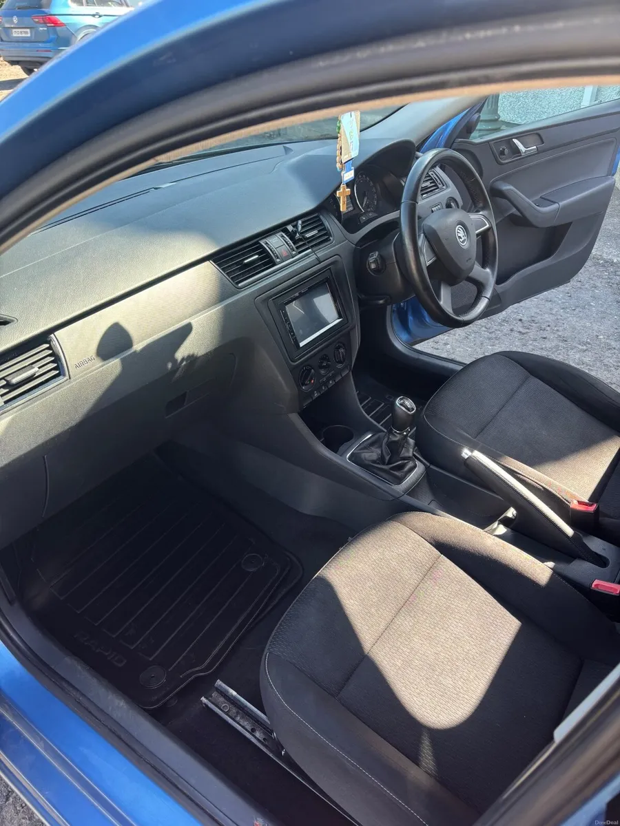 Skoda Rapid 2013 - Image 2